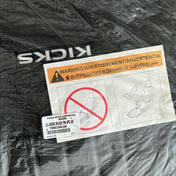 Genuine OEM Nissan 2018-2024 KICKS Carpet Floor Mats Black 4PC Set T99E2-5RL0A - Picture 3 of 6